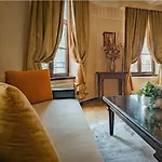 Joy - Luxurious In With Hot Tub & Views Apartament